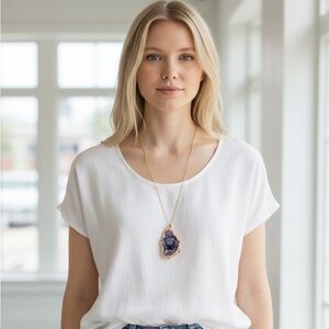 Farah Jewelry White and Gold Pendant Necklace